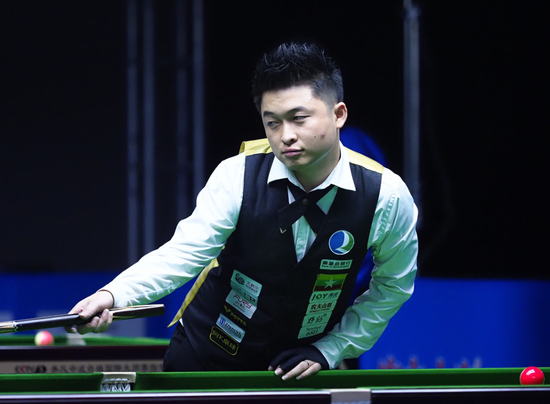 现了坚韧不 现了坚韧不