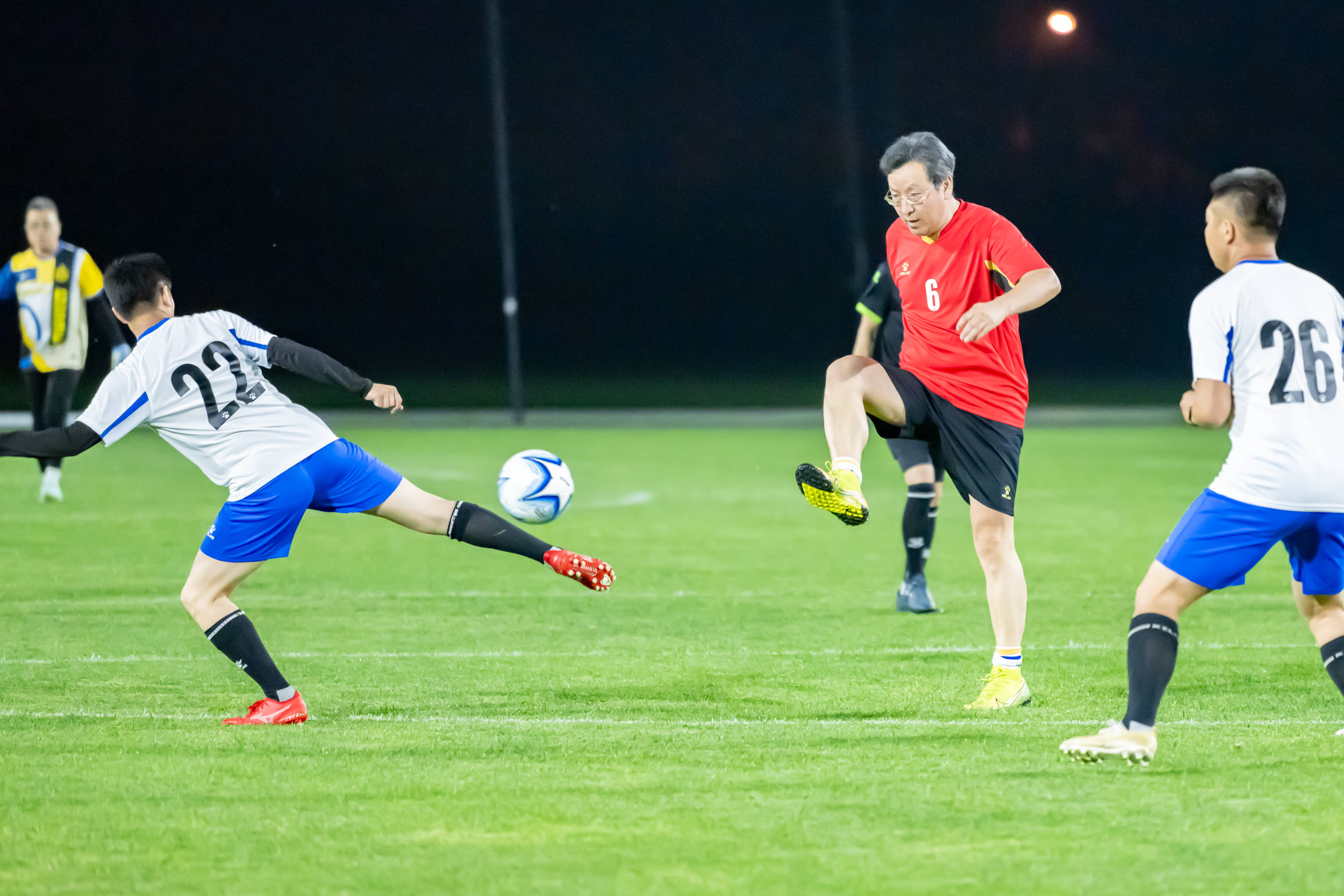 埃拉的发球 埃拉的发球